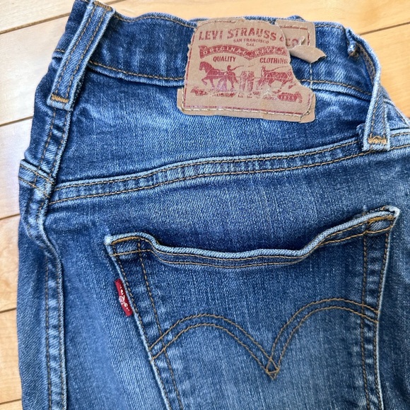 Levi’s Wedgie - Picture 2 of 4